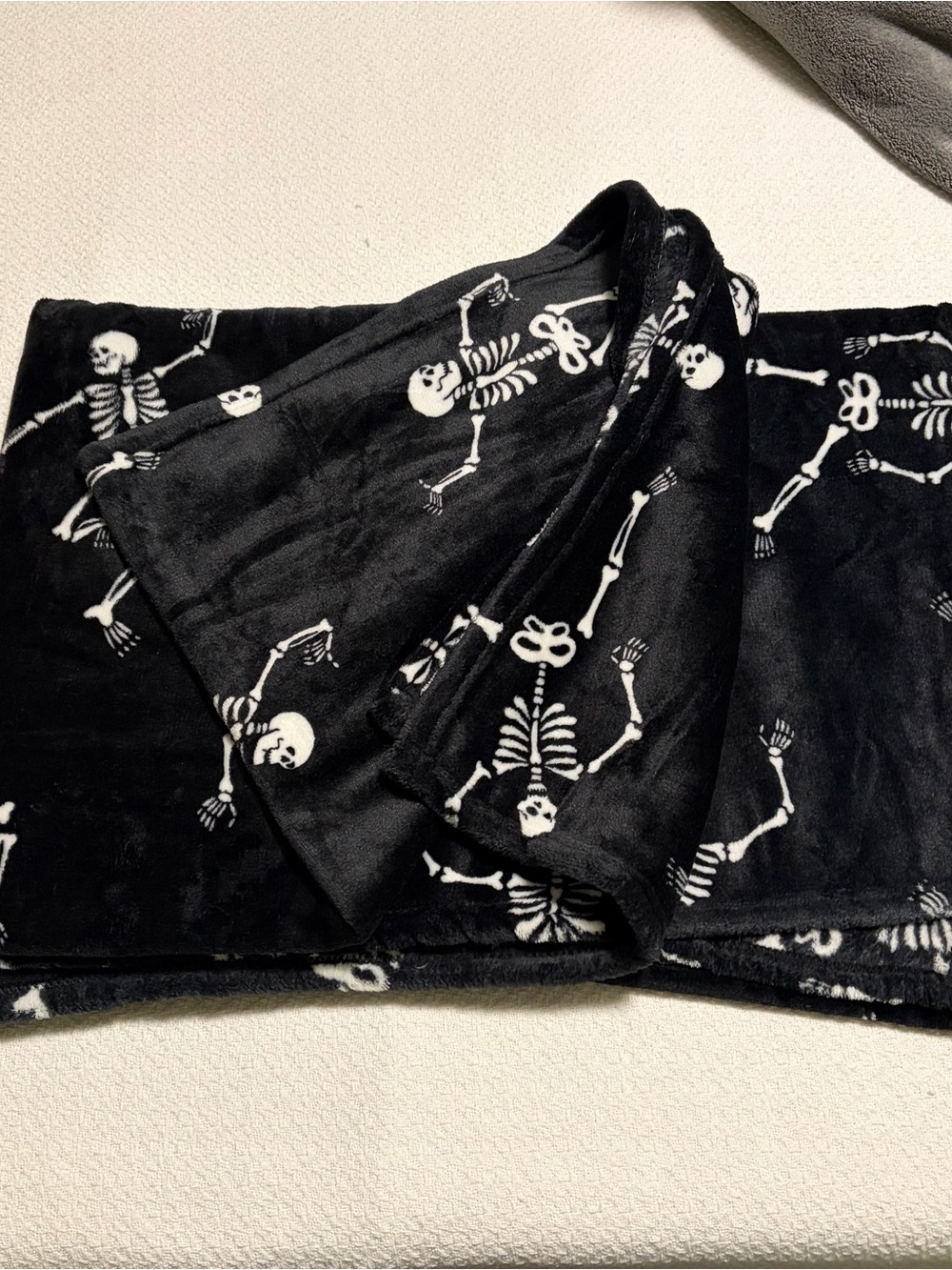 Dancing Skeleton Print Throw Blanket